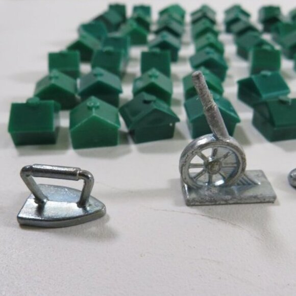 Monopoly Game with all pieces 1985 Parker Brothers [Complete] - Picture 8 of 15